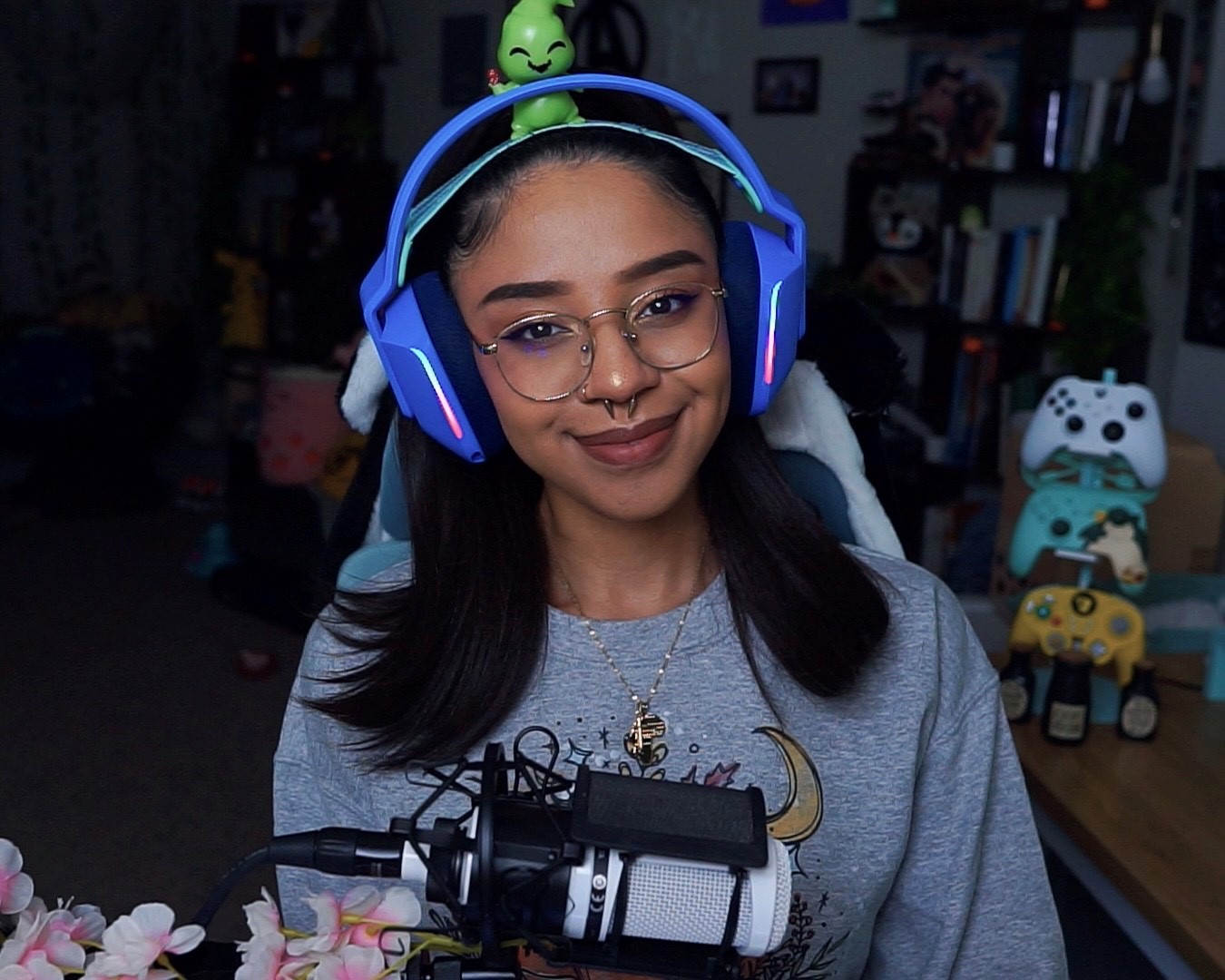 Woman wearing a set of headphones